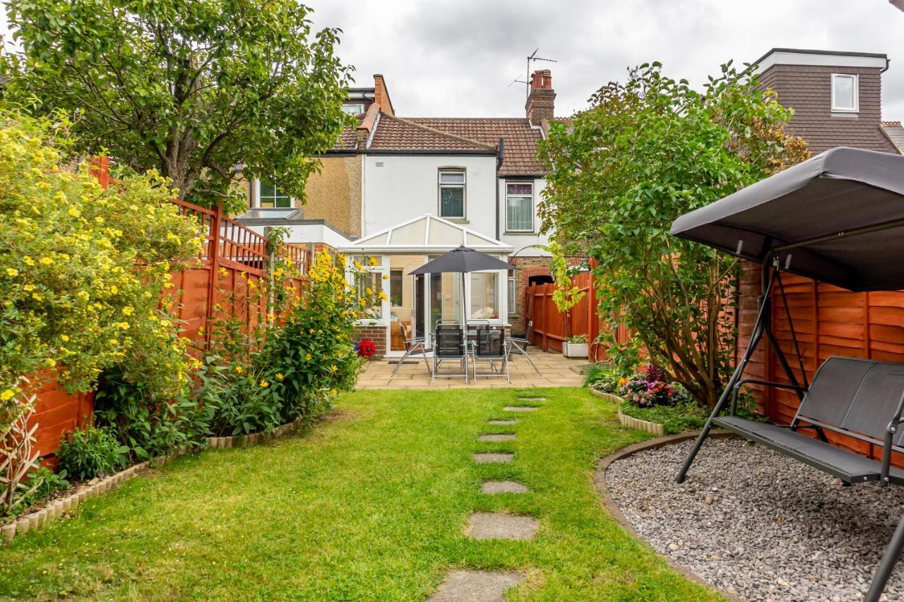Red Cherry House Watford  Exterior photo