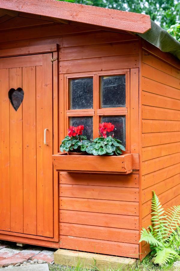 Red Cherry House Watford  Exterior photo
